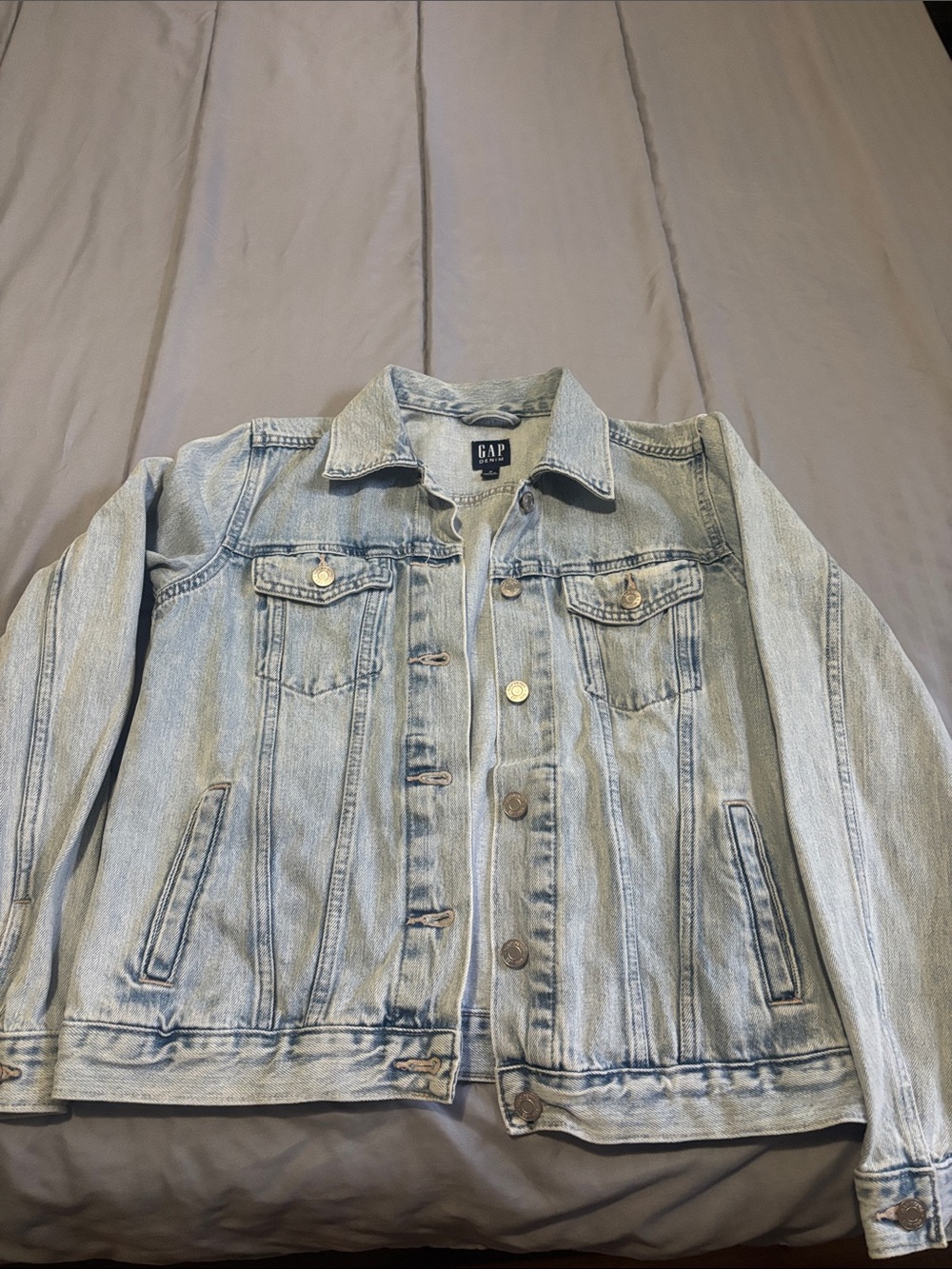EUC Gap Light Wash Denim Jean Jacket size medium.